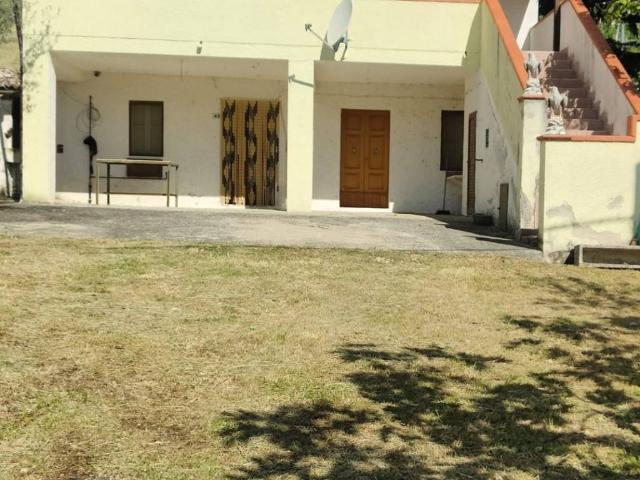Villa Indipendente in vendita a Farindola, Abruzzo