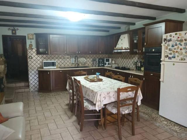 Villa Indipendente in vendita a Farindola, Abruzzo