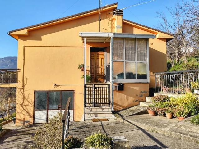 Villa Indipendente in vendita a Farindola, Abruzzo