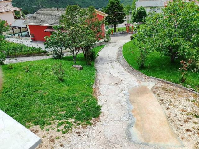 Villa Indipendente in vendita a Farindola, Abruzzo