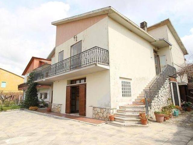 Villa Indipendente in vendita a Farnese, Lazio