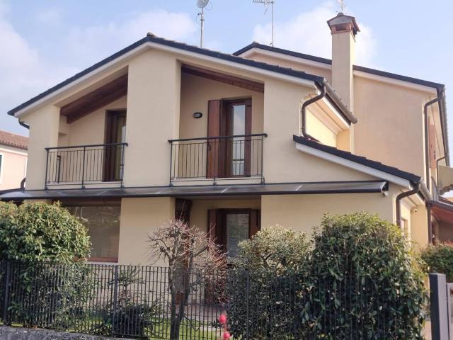 Villa Indipendente in vendita a Farra Di Soligo, Veneto