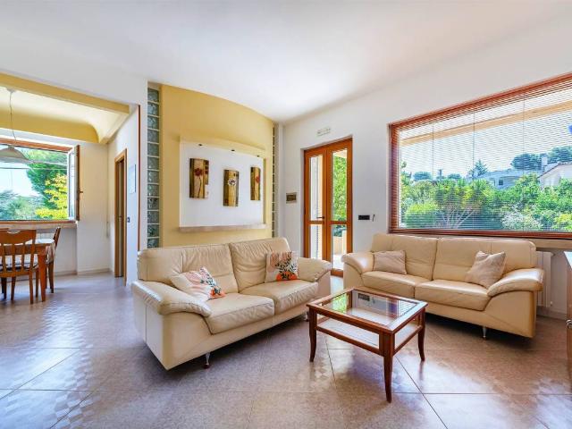 Villa Indipendente in vendita a Canale di Pirro, Puglia