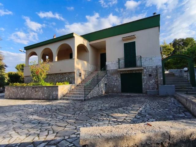 Villa Indipendente in vendita a Canale di Pirro, Puglia
