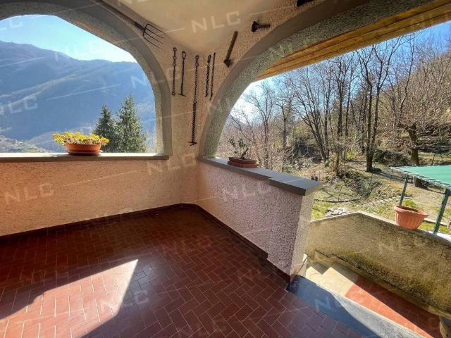 Villa Indipendente in vendita a Favale Di Malvaro, Liguria