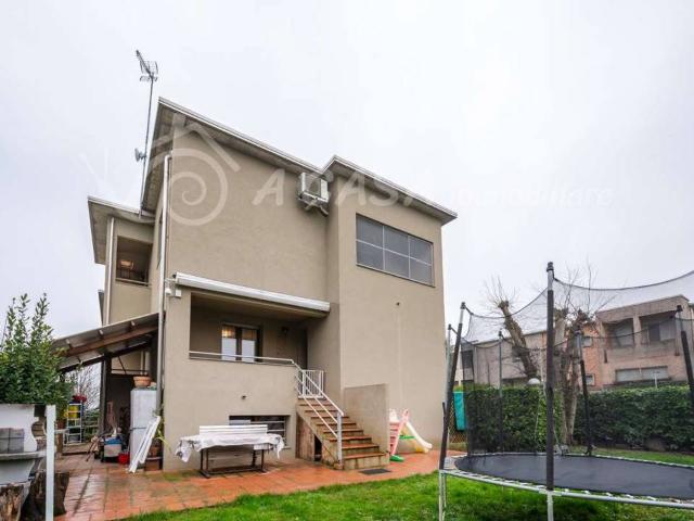 Villa Indipendente in vendita a Felino, Reggio Emilia