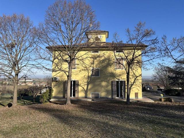 Villa Indipendente in vendita a Felino, Reggio Emilia