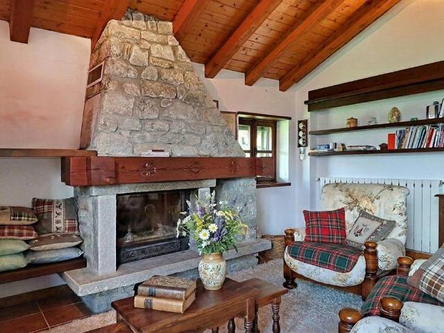 Villa Indipendente in vendita a Fenis, Aosta