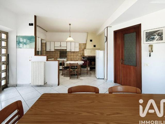 Villa Indipendente in vendita a Santa Petronilla, Marche