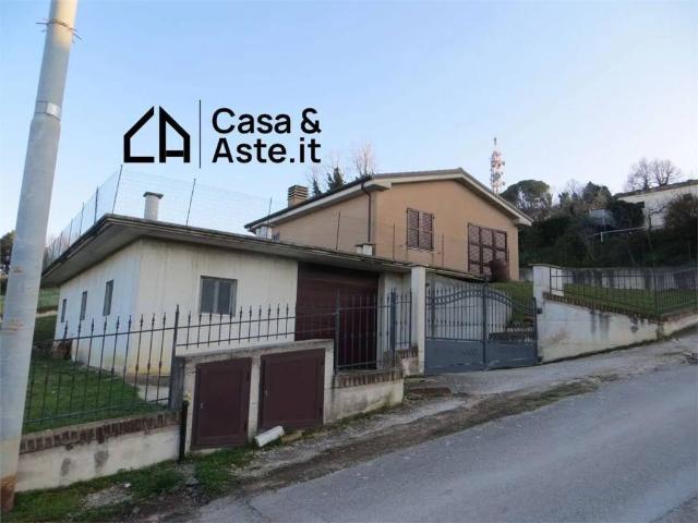 Villa Indipendente in vendita a Tirassegno, Marche