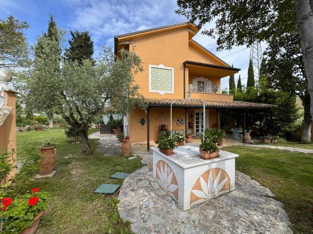 Villa Indipendente in vendita a Ponte Ete, Marche