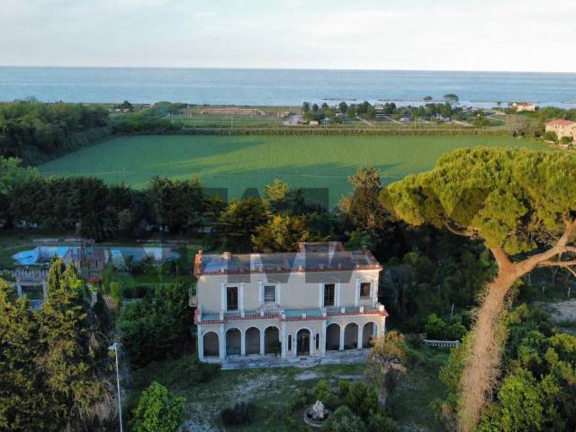 Villa Indipendente in vendita a Marina Palmense, Fermo