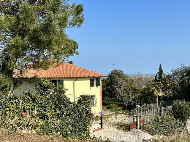 Villa Indipendente in vendita a Santa Maria a Mare, Marche