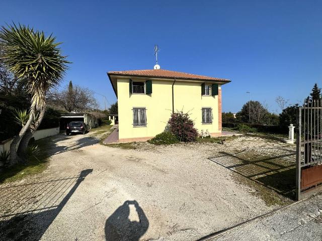 Villa Indipendente in vendita a Santa Maria a Mare, Marche