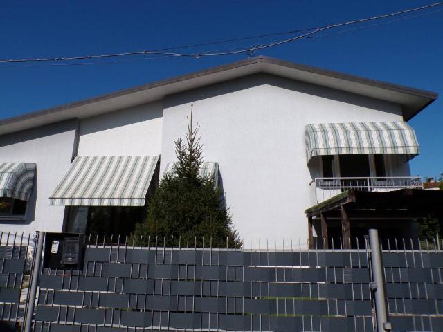 Villa Indipendente in vendita a Ferno, Lombardia