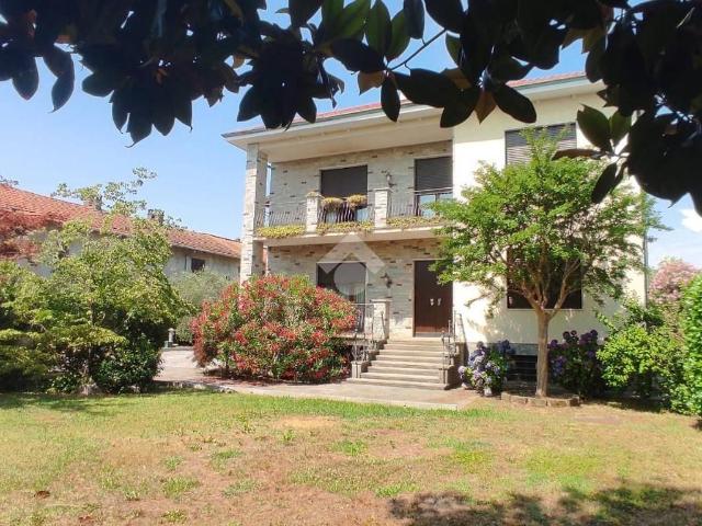 Villa Indipendente in vendita a Ferno, Lombardia