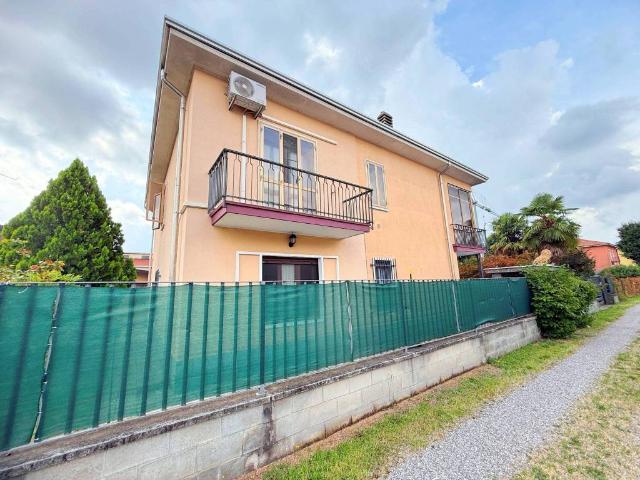 Villa Indipendente in vendita a Ferno, Lombardia