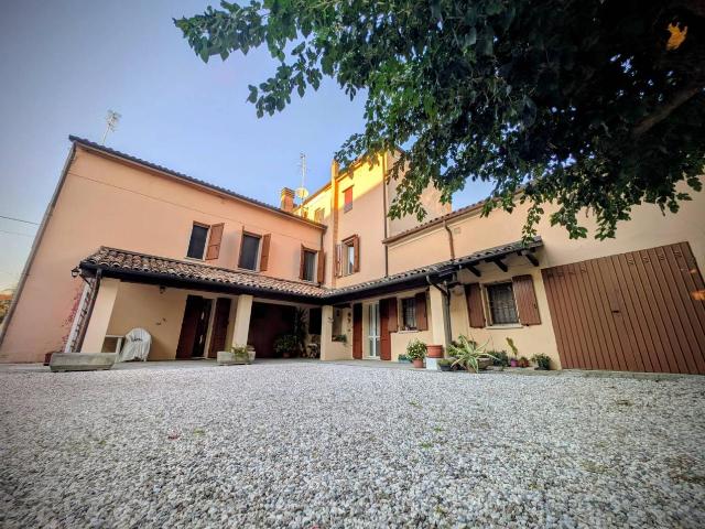 Villa Indipendente in vendita a Ferrara, Reggio Emilia