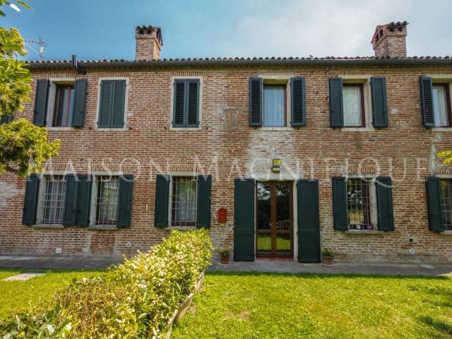 Villa Indipendente in vendita a Ferrara, Reggio Emilia