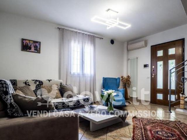 Villa Indipendente in vendita a Ferrara, Reggio Emilia