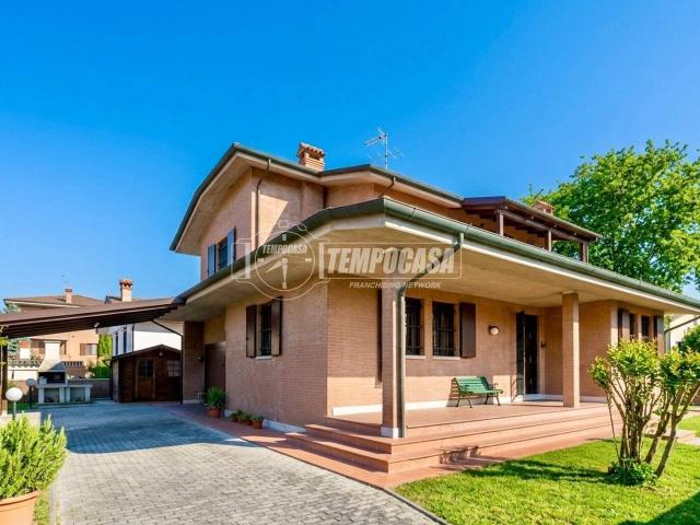 Villa Indipendente in vendita a Villaggio Satellite, Ferrara