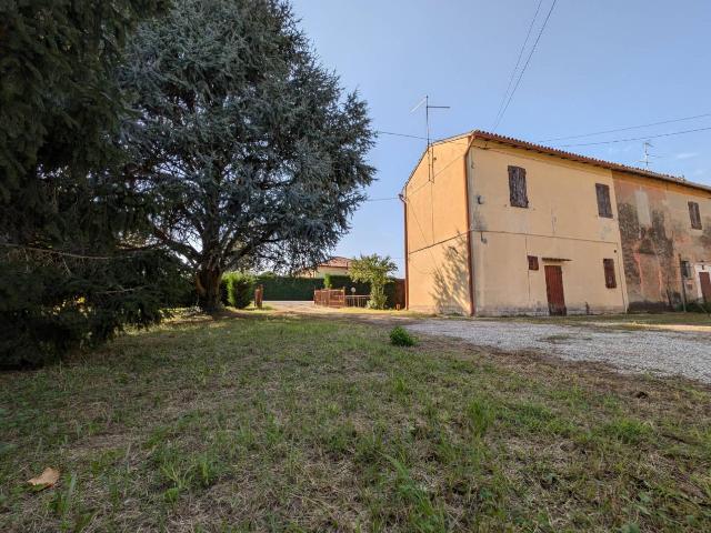 Villa Indipendente in vendita a Ferrara, Reggio Emilia