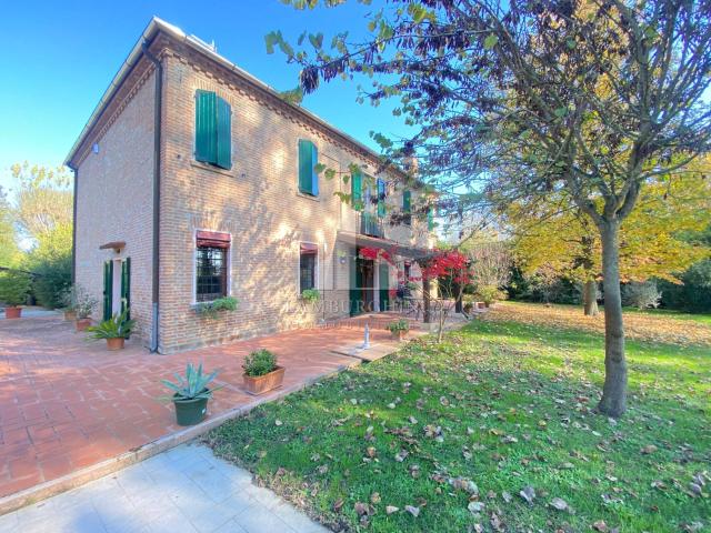 Villa Indipendente in vendita a Ferrara, Reggio Emilia