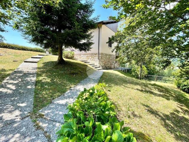 Villa Indipendente in vendita a Ferrara Di Monte Baldo, Veneto