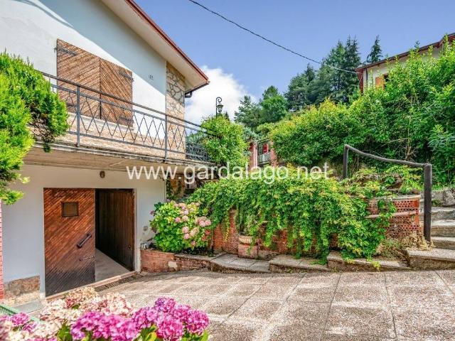 Villa Indipendente in vendita a Ferrara Di Monte Baldo, Veneto