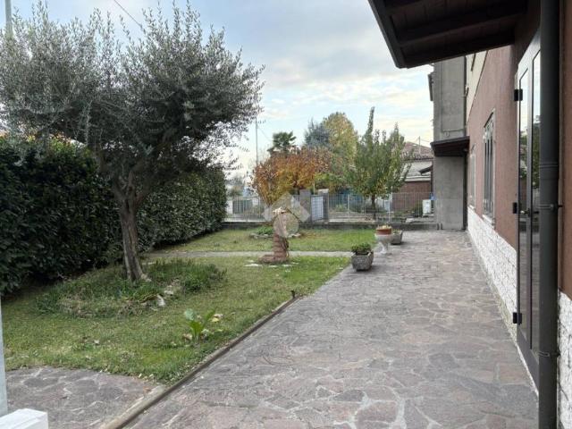 Villa Indipendente in vendita a Ferrara, Reggio Emilia