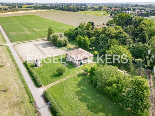Villa Indipendente in vendita a Ferrara, Reggio Emilia