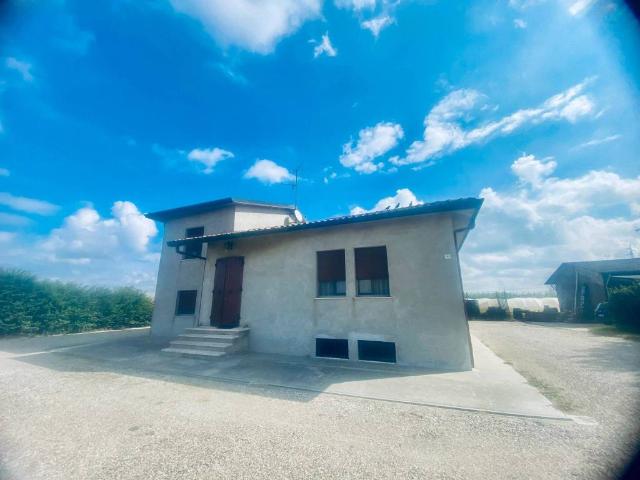 Villa Indipendente in vendita a Ferrara, Reggio Emilia