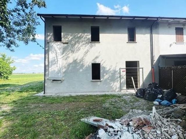 Villa Indipendente in vendita a Ferrara, Reggio Emilia