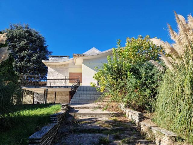 Villa Indipendente in vendita a Ferrara, Reggio Emilia