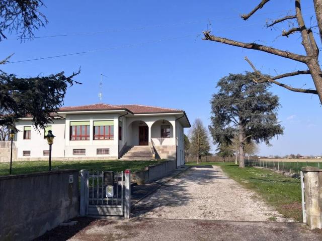 Villa Indipendente in vendita a Ferrara, Reggio Emilia