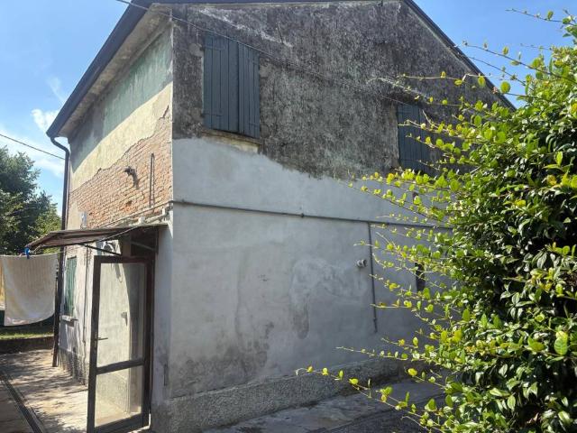 Villa Indipendente in vendita a Ferrara, Reggio Emilia