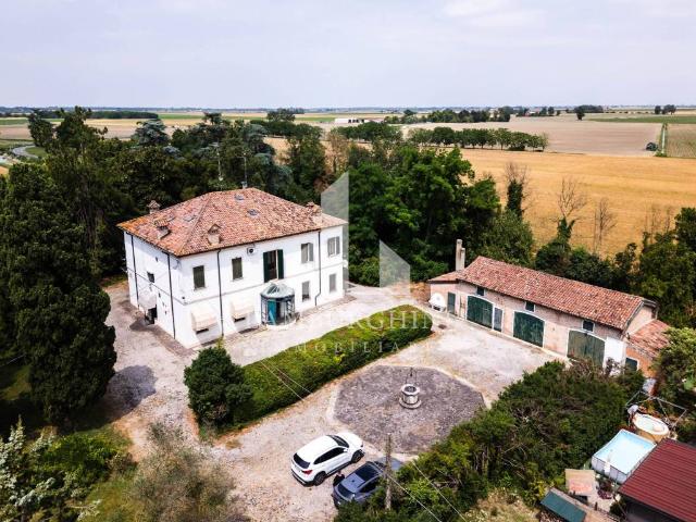 Villa Indipendente in vendita a Ferrara, Reggio Emilia