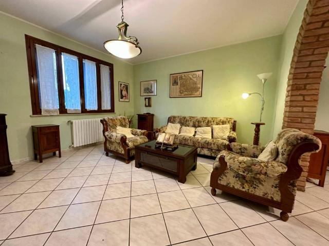 Villa Indipendente in vendita a Ferrara, Reggio Emilia