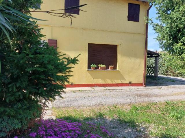 Villa Indipendente in vendita a Ferrara, Reggio Emilia