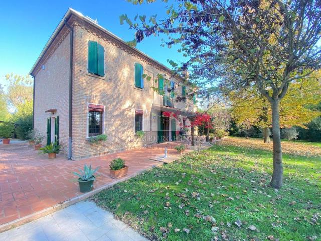 Villa Indipendente in vendita a Ferrara, Reggio Emilia
