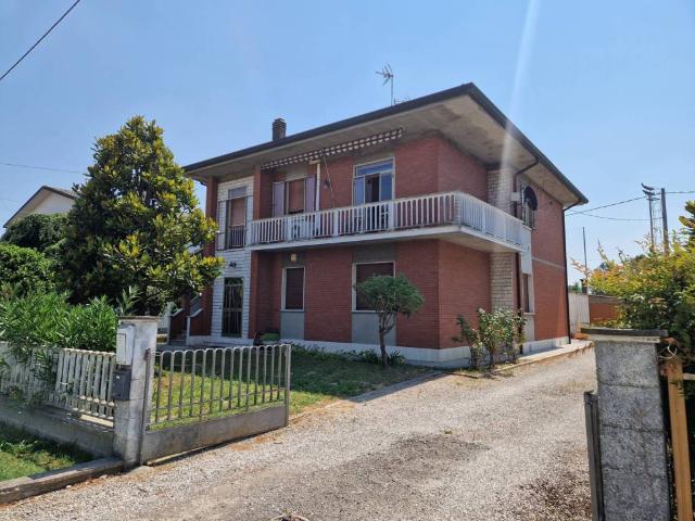 Villa Indipendente in vendita a Ferrara, Reggio Emilia