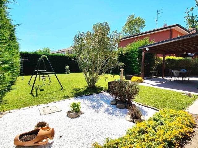 Villa Indipendente in vendita a Ferrara, Reggio Emilia