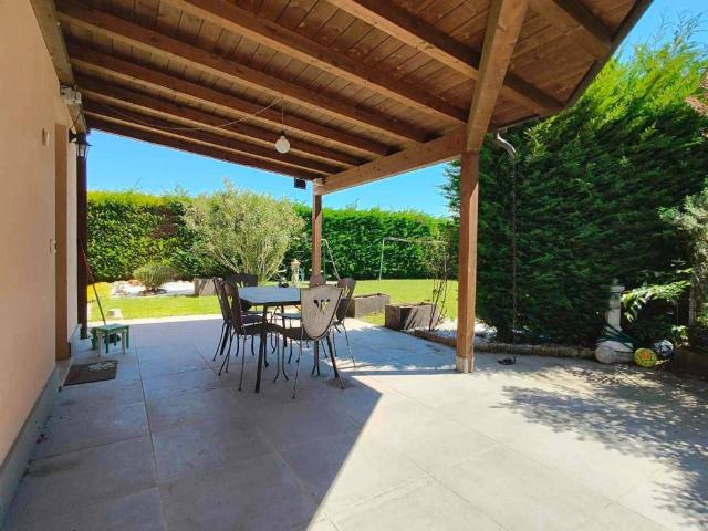 Villa Indipendente in vendita a Ferrara, Reggio Emilia