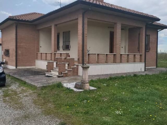 Villa Indipendente in vendita a Ferrara, Reggio Emilia
