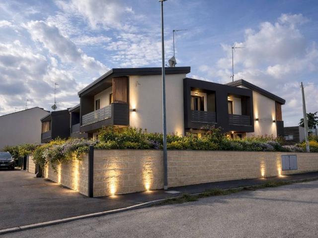 Villa Indipendente in vendita a Ferrara, Reggio Emilia