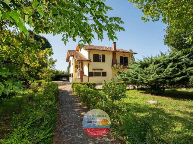 Villa Indipendente in vendita a Ferrara, Reggio Emilia