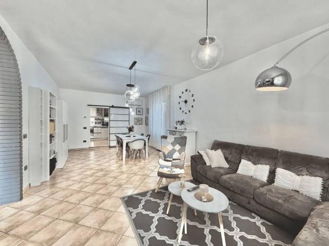 Villa Indipendente in vendita a Ferrara, Reggio Emilia