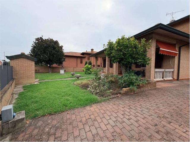Villa Indipendente in vendita a Malborghetto di Correggio, Ferrara