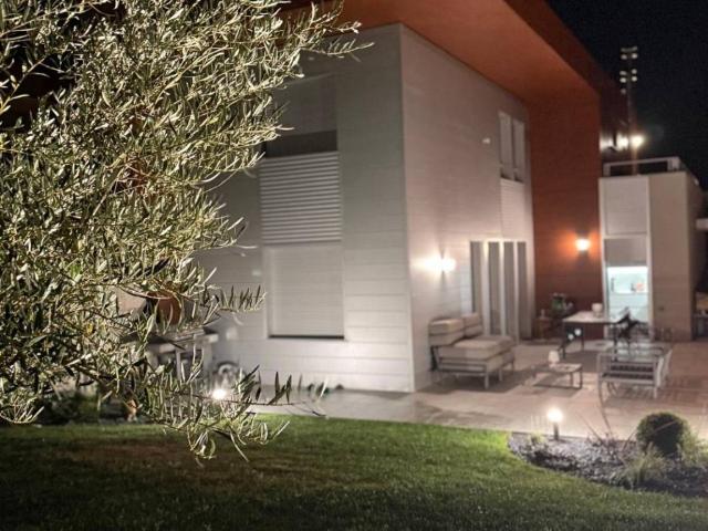 Villa Indipendente in vendita a Centro cittadino, Ferrara