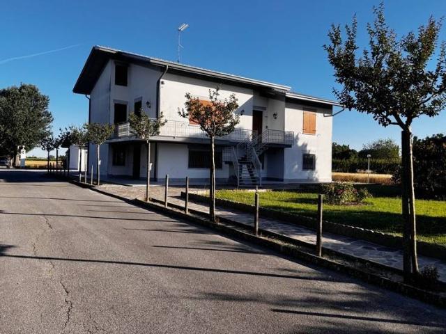 Villa Indipendente in vendita a Ferrara, Reggio Emilia